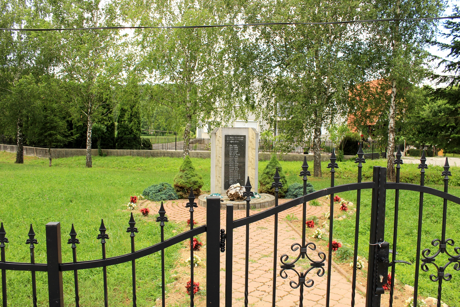 deresk-2-vilaghaborus-emlekmu (2)