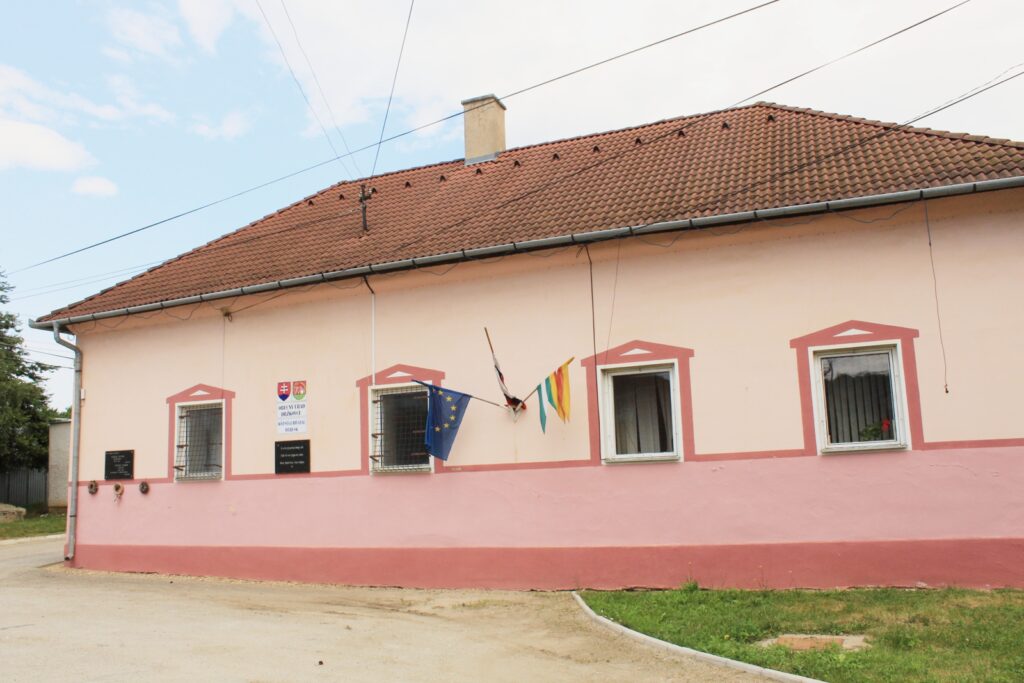 deresk-elso-iras-emlektabla (4)