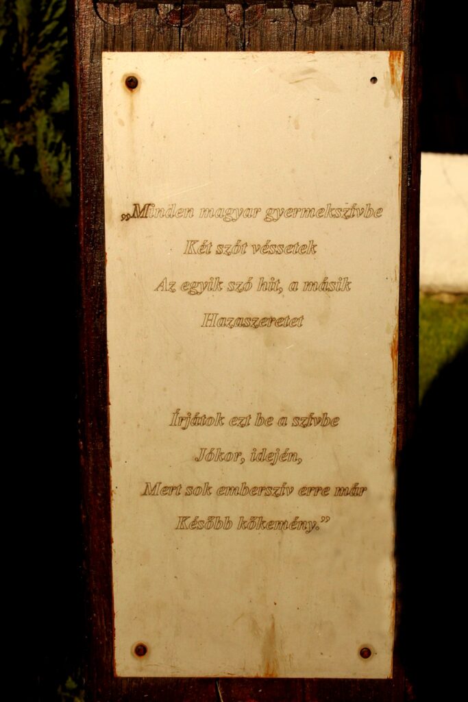 felsovaly-emlek-kopjafa (4)