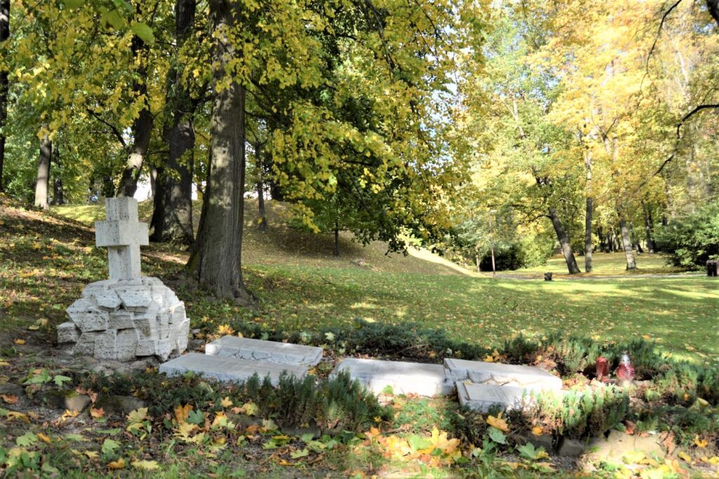 nagyor-mednyanszky-margit-czobel-istvanne-sir (3)