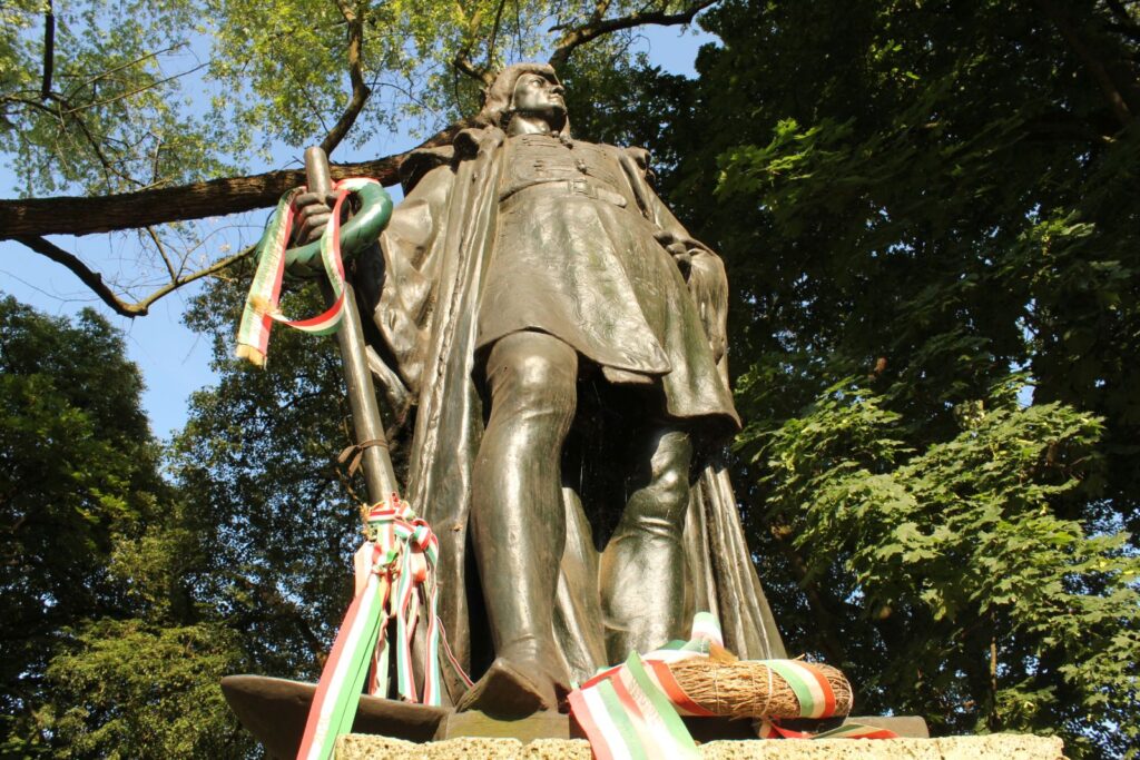 sajogomor-matyas-szobor (9)