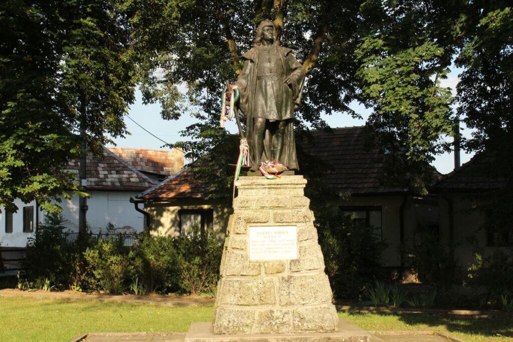 sajogomor-matyas-szobor (4)