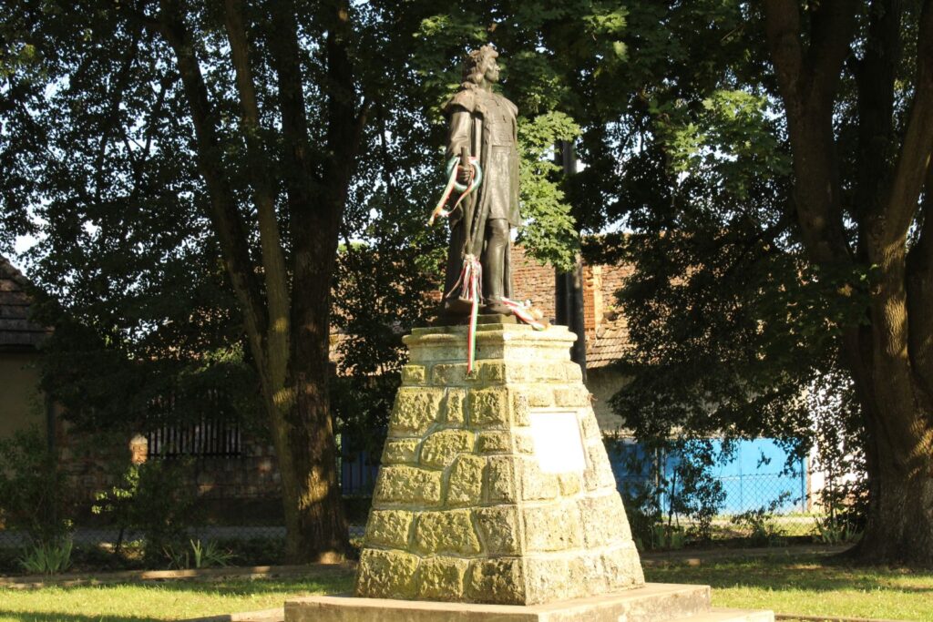 sajogomor-matyas-szobor (2)