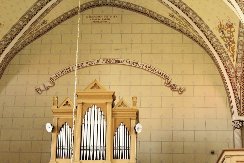 sajogomor-evangelikus-templom-interier (20)