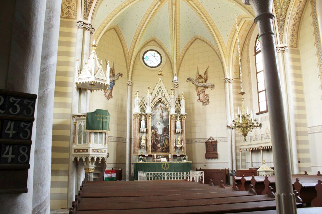 sajogomor-evangelikus-templom-interier (11)