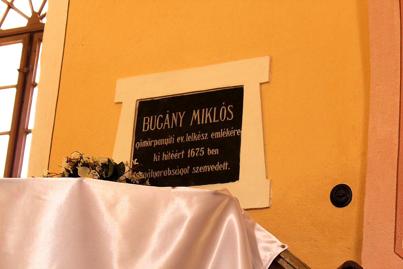 gomorpanyit-templom-bugany-miklos-emlektabla-1