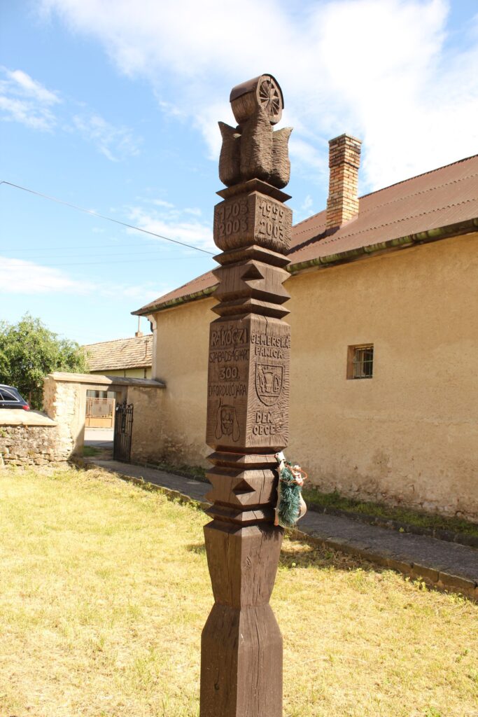 gomorpanyit-kopjafa (12)