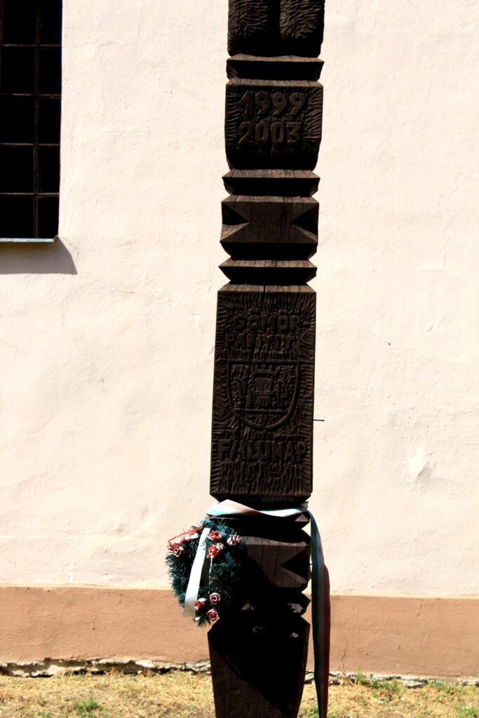 gomorpanyit-kopjafa (2)