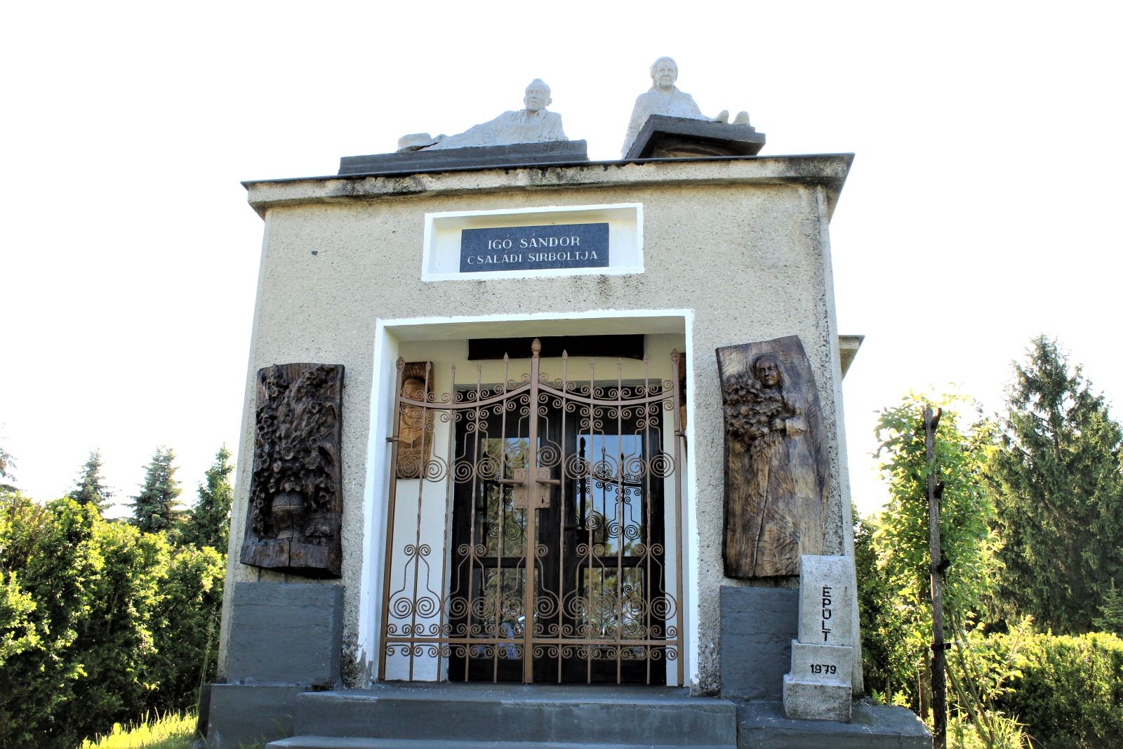 hanva-igo-aladar-csaladi-sirboltja (1)