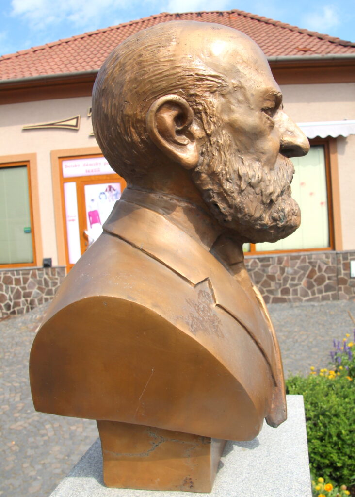 fulek-hulita-vilmos-szobra (12)