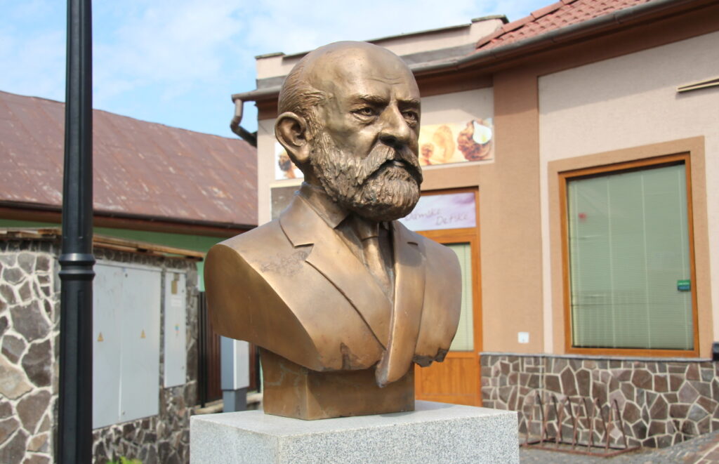 fulek-hulita-vilmos-szobra (9)