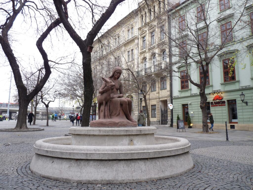 pozsonyi-nimfa-es-oz-szokokut (3)