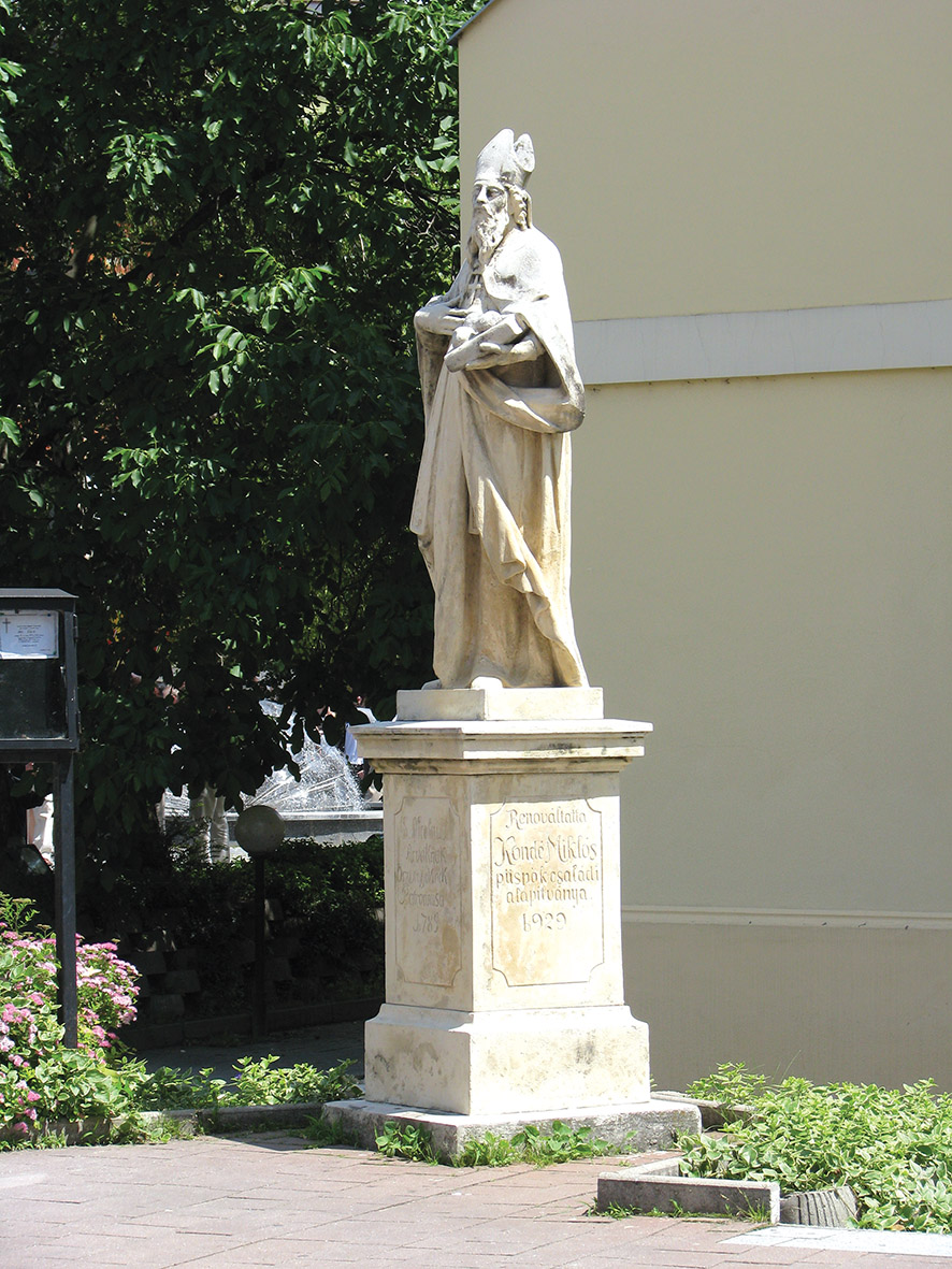 Szent Miklós szobra