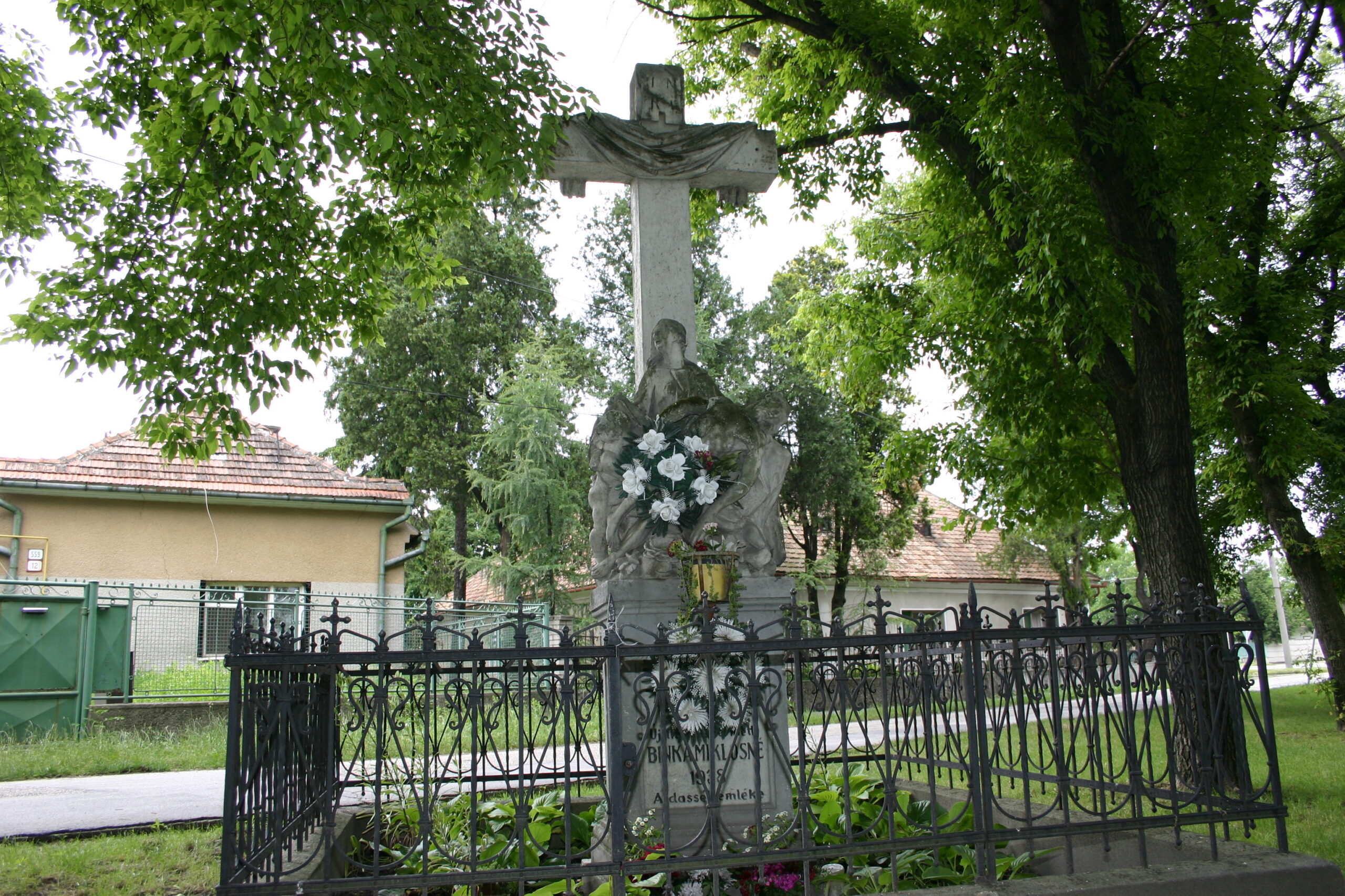 Hétfájdalmú Szűz Mária szobra