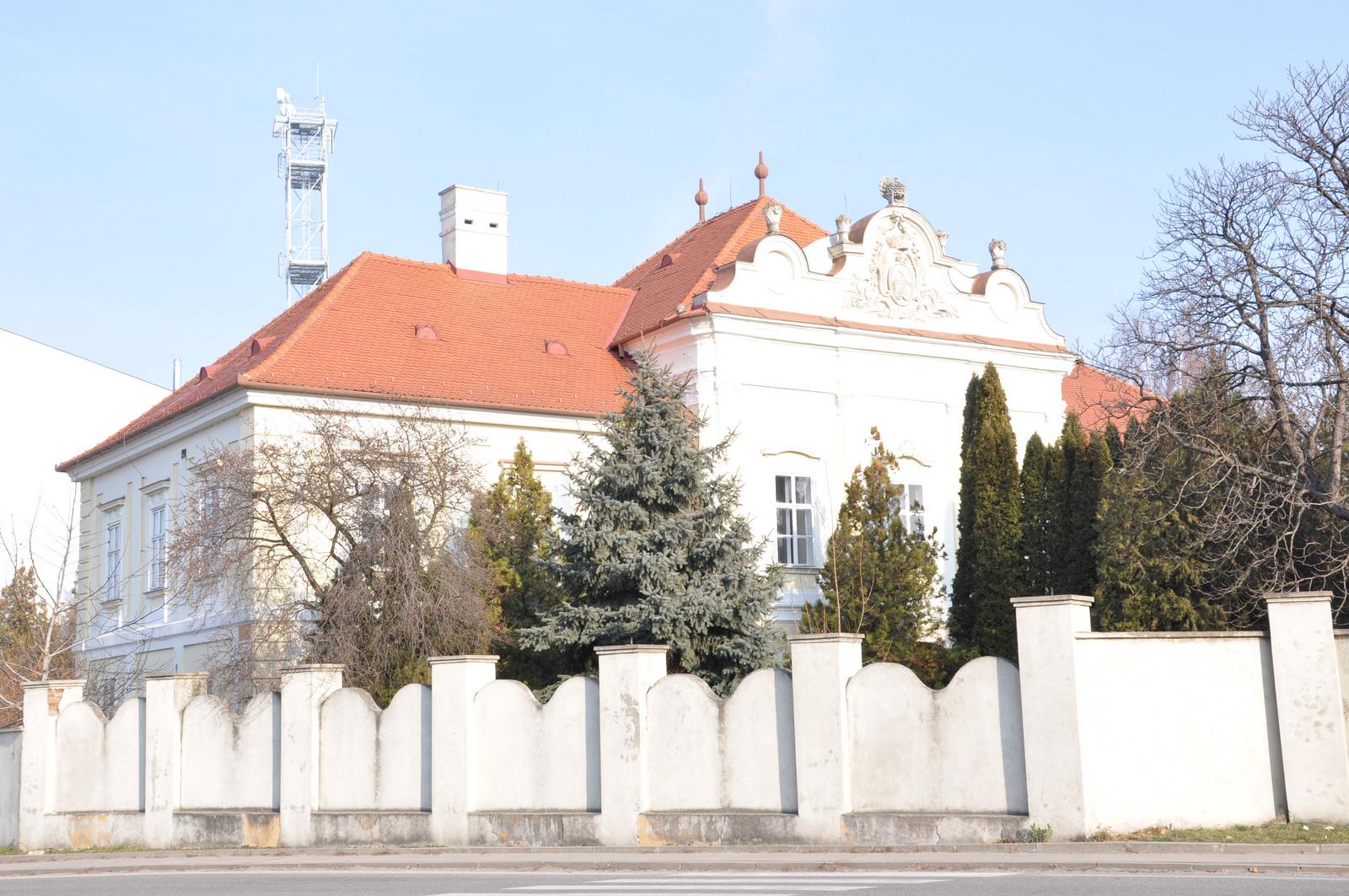 A Sárga kastély