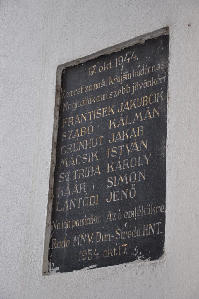 Emléktábla a városháza falán