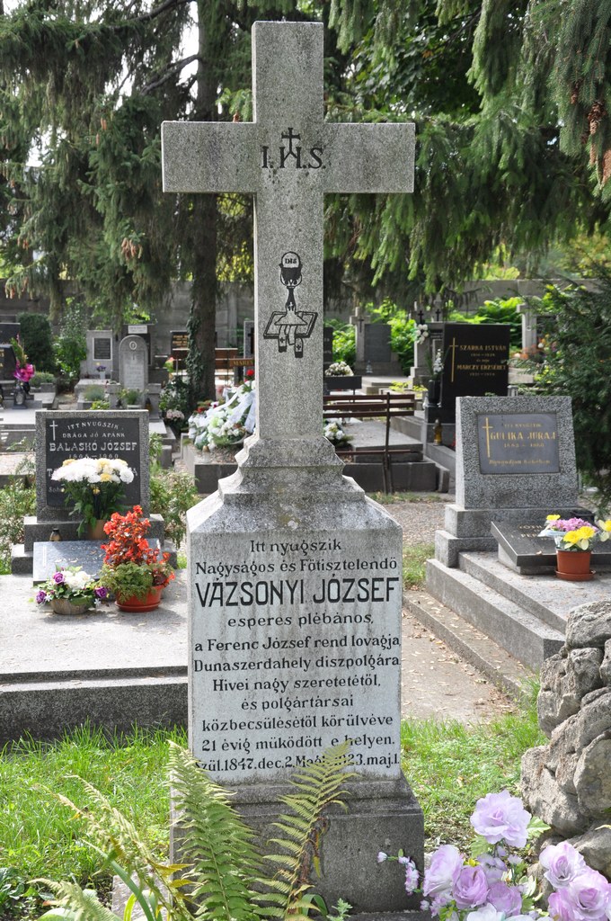 Vázsonyi József esperes sírja