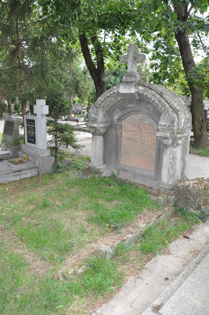 A Pirk család sírboltja