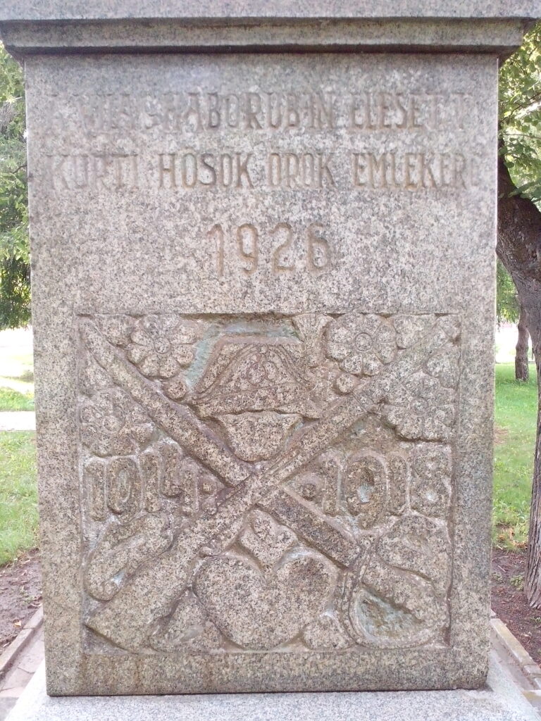 Turulmadaras emlékmű