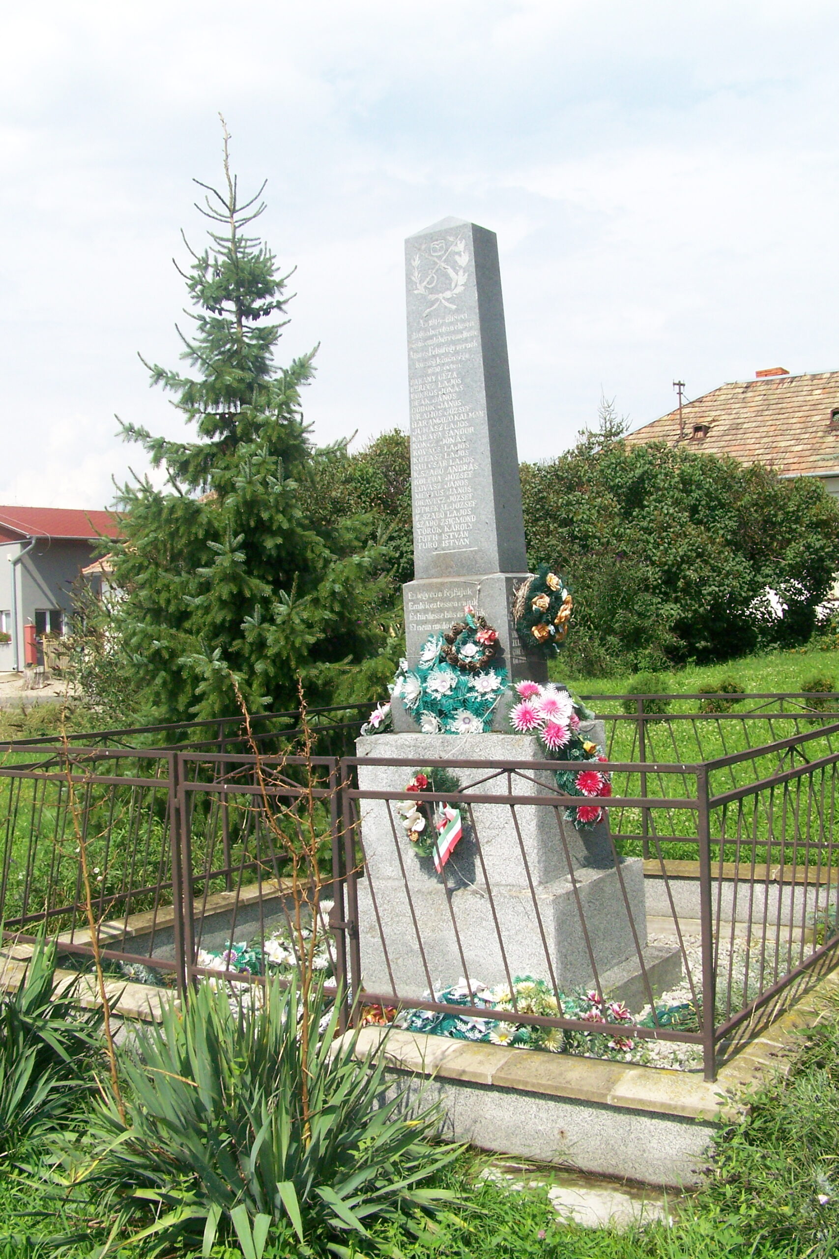 A fegyverneki hősi emlékmű