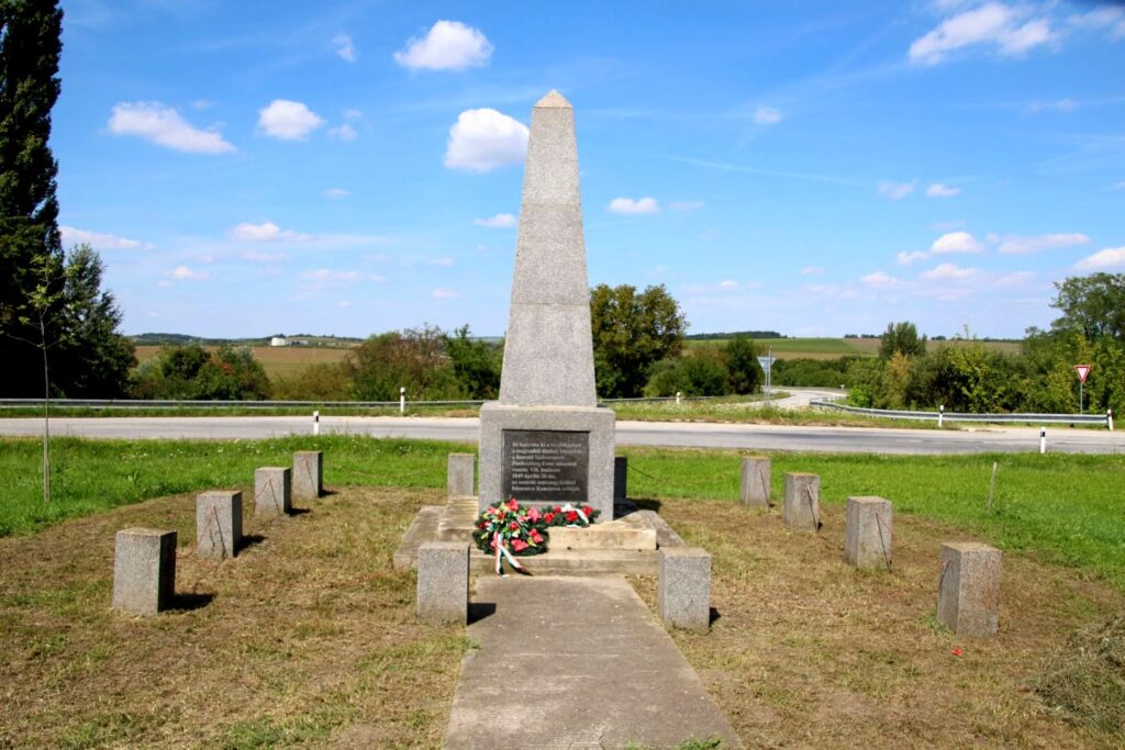 A köbölkúti csata emlékműve