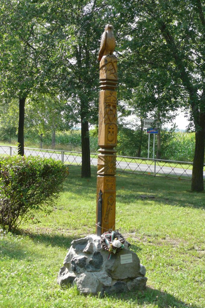 Kopjafa Szent István király emlékére