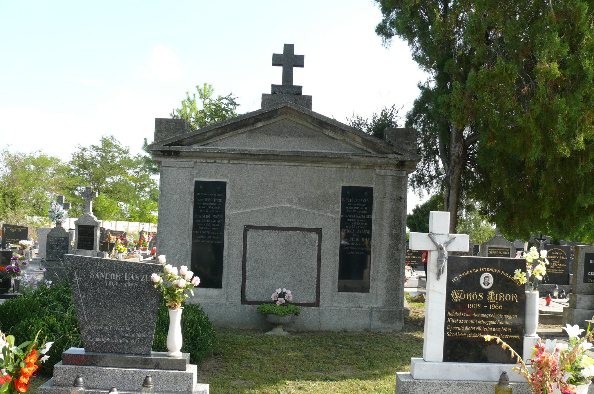 Petőcz és Sebő család kriptája