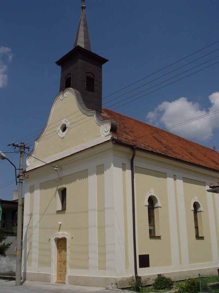 Tósnyárasdi katolikus templom