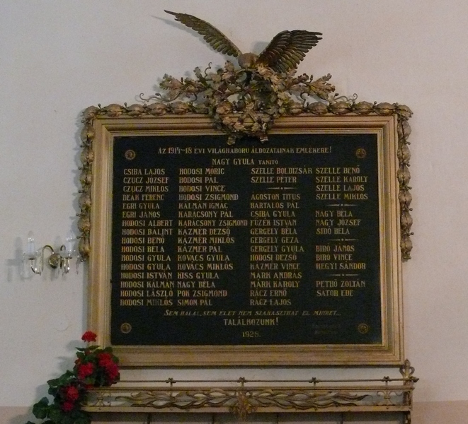 Első világháborús emlékmű a nemeshodosi templomban