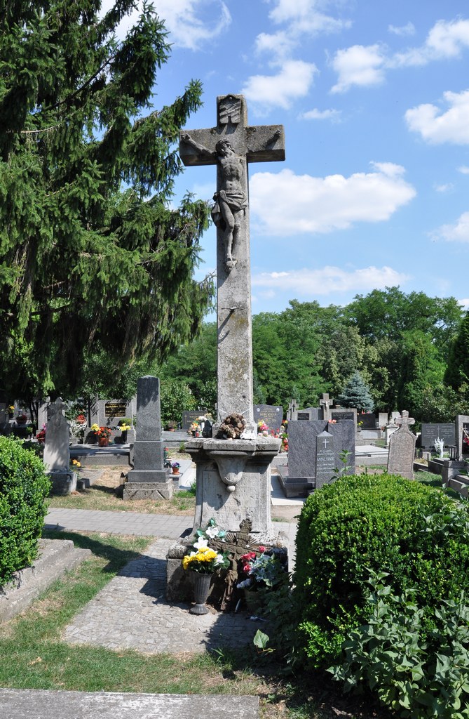 A kisudvarnoki központi temetői kereszt