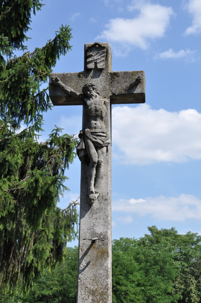 A kisudvarnoki központi temetői kereszt