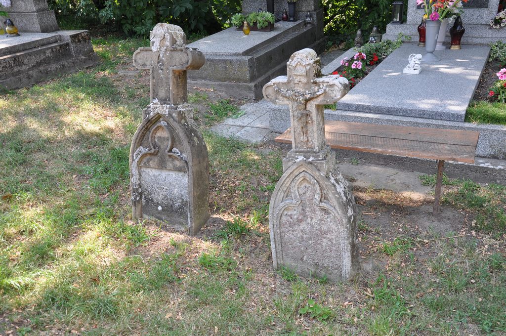 A kisudvarnoki temető régi sírjelei