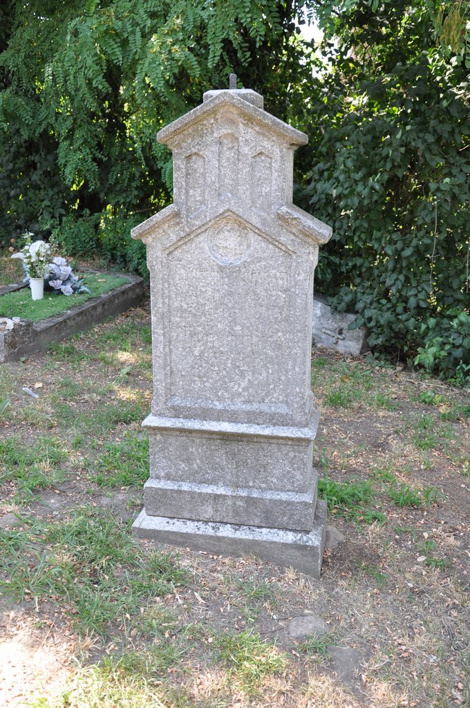 A kisudvarnoki temető régi sírjelei