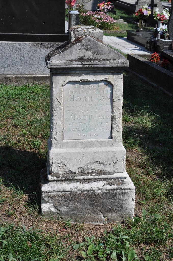 A kisudvarnoki temető régi sírjelei