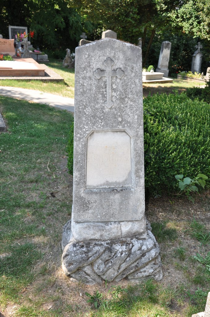 A kisudvarnoki temető régi sírjelei