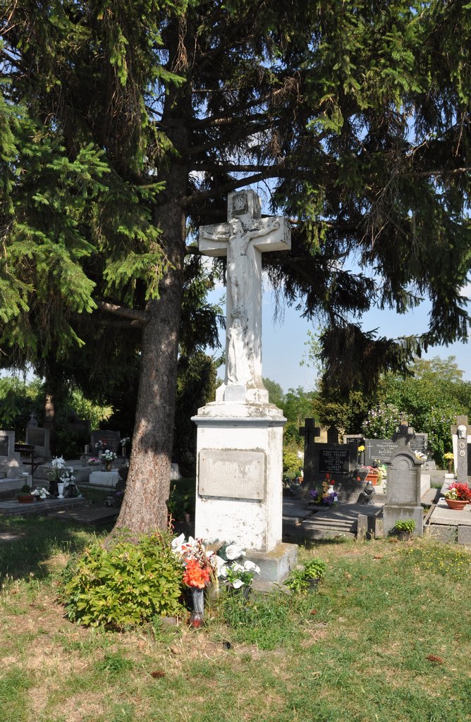 A nagyudvarnoki temetői nagykereszt