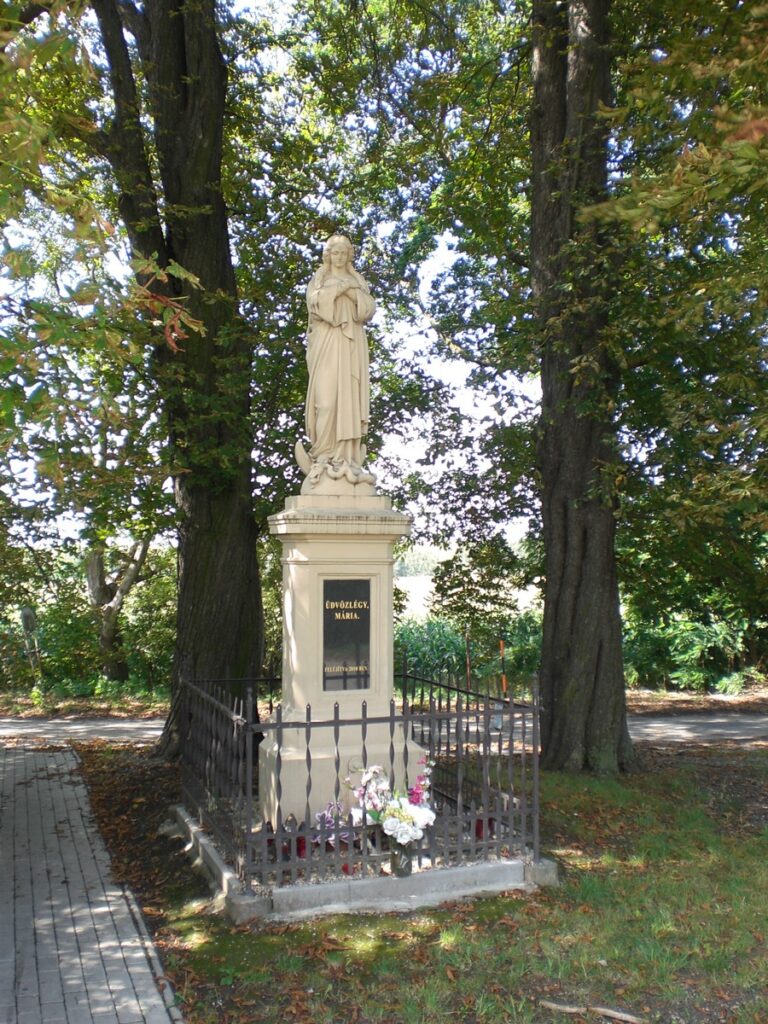 Az Immaculata (Szűz Mária)-szobor