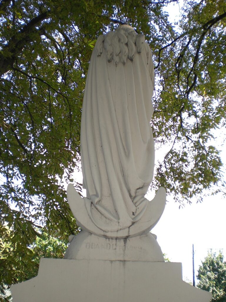 Az Immaculata (Szűz Mária)-szobor