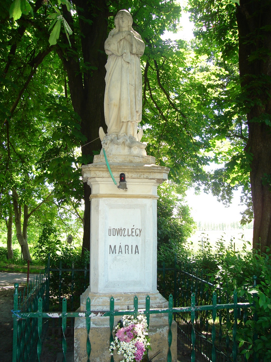 Az Immaculata (Szűz Mária)-szobor