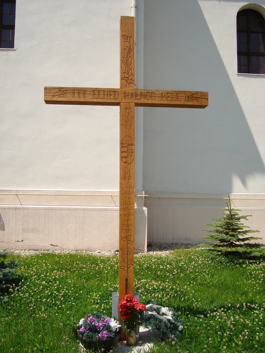 A kitelepített és deportált családok emlékkeresztje