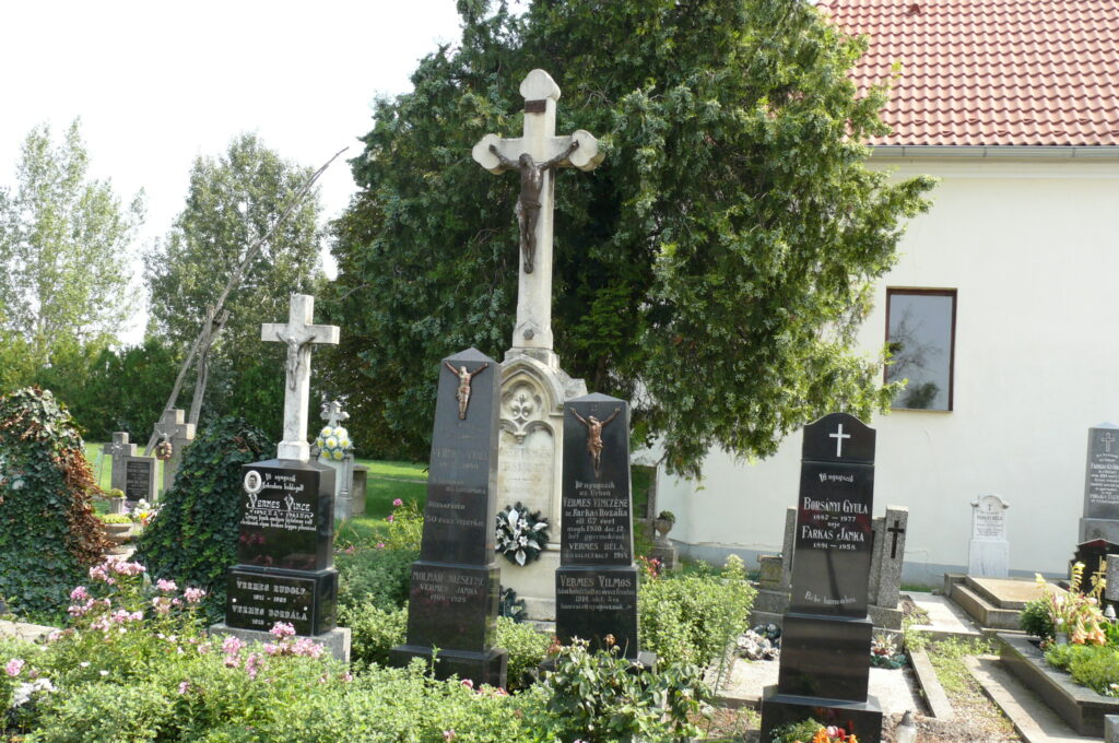 A bogyaréti temetői nagykereszt