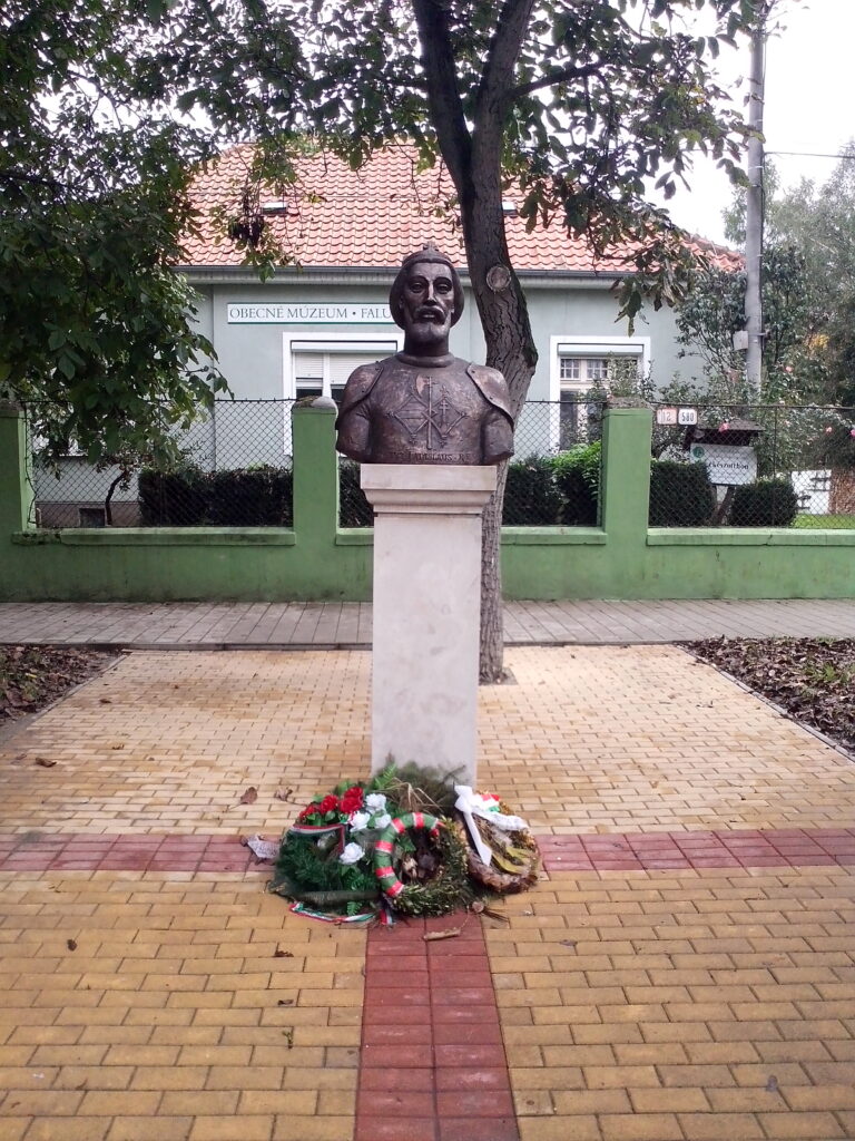 Szent László mellszobra