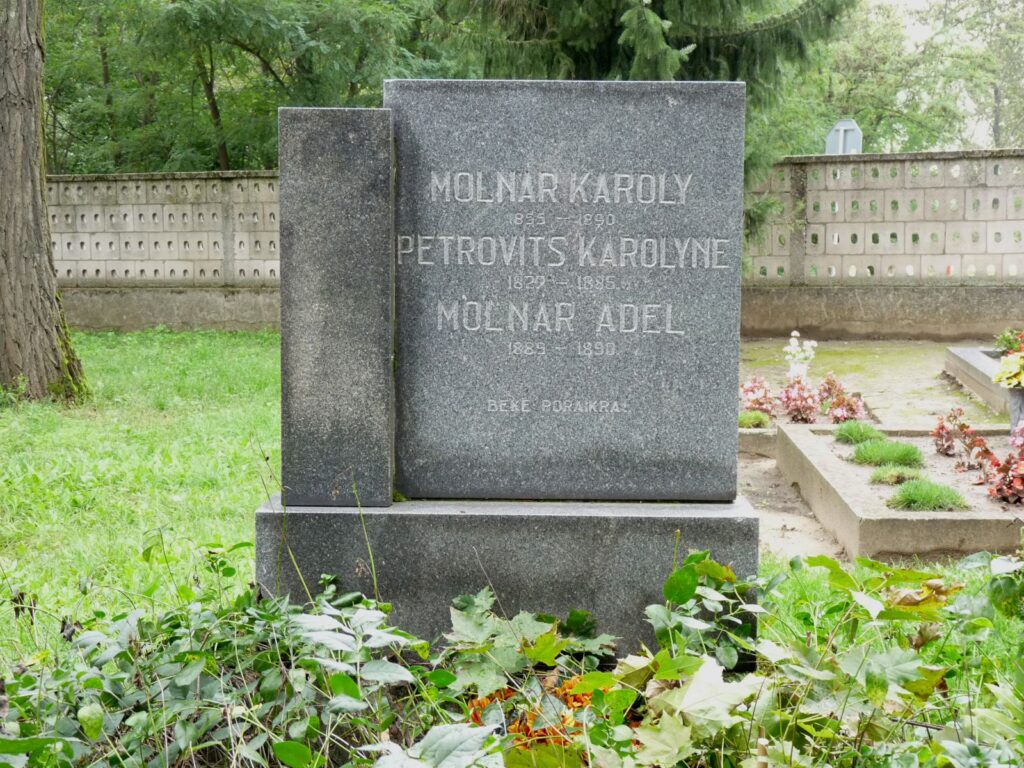 Petrovits Károlyné síremléke