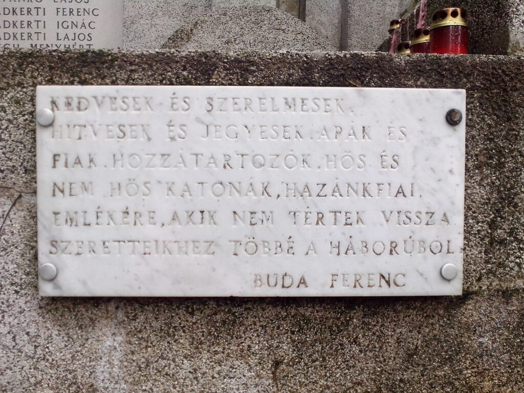 Az I. és a II. világháború hősi halottainak emlékműve