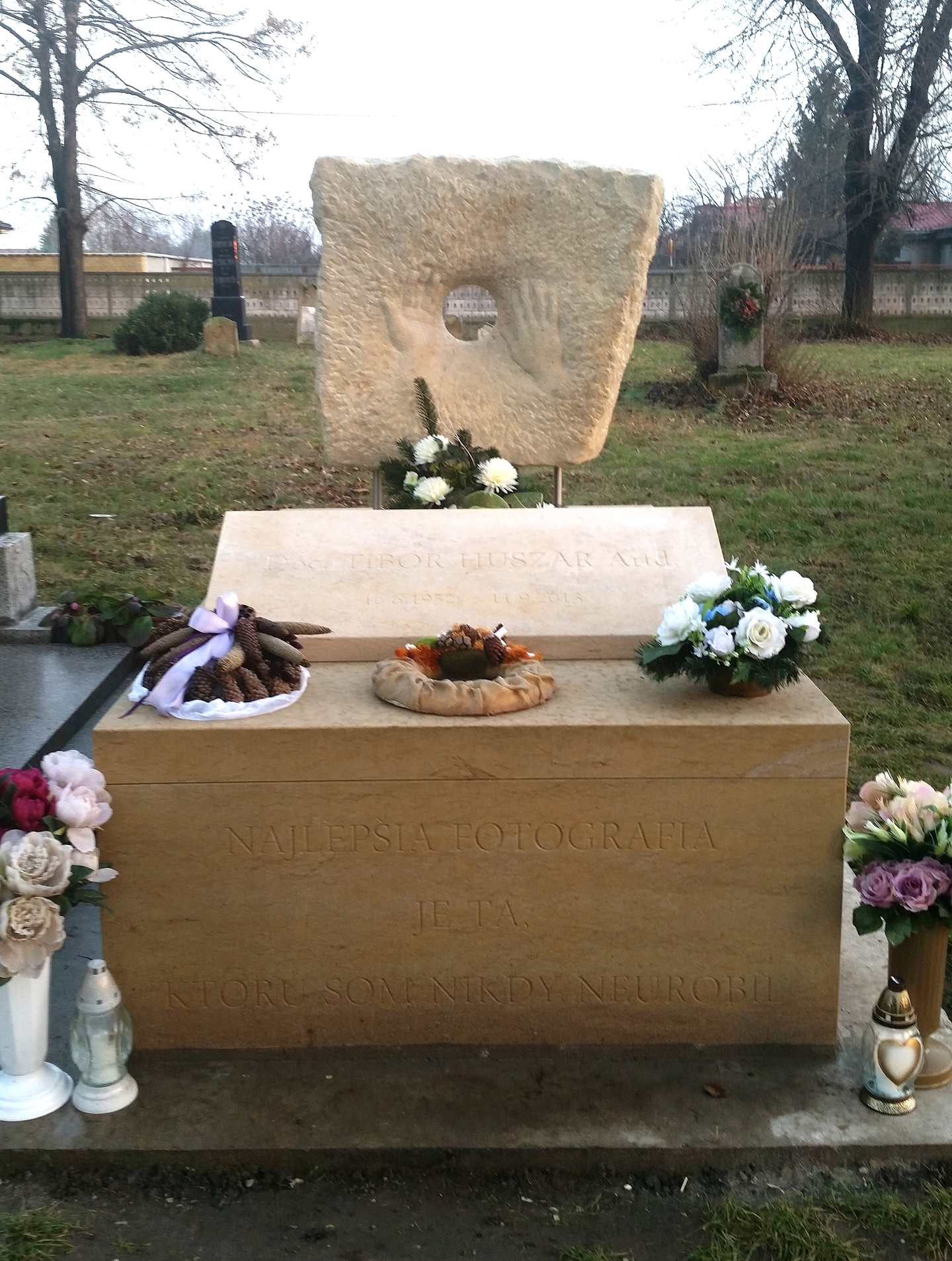Huszár Tibor sírja