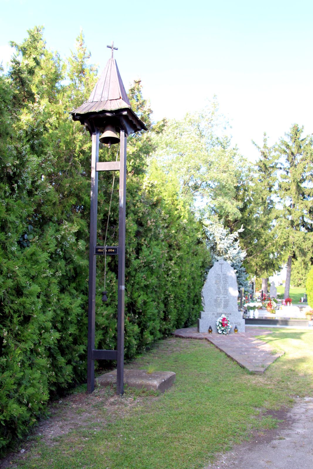 Az 1. és 2. világháború hősi halottjainak emlékműve