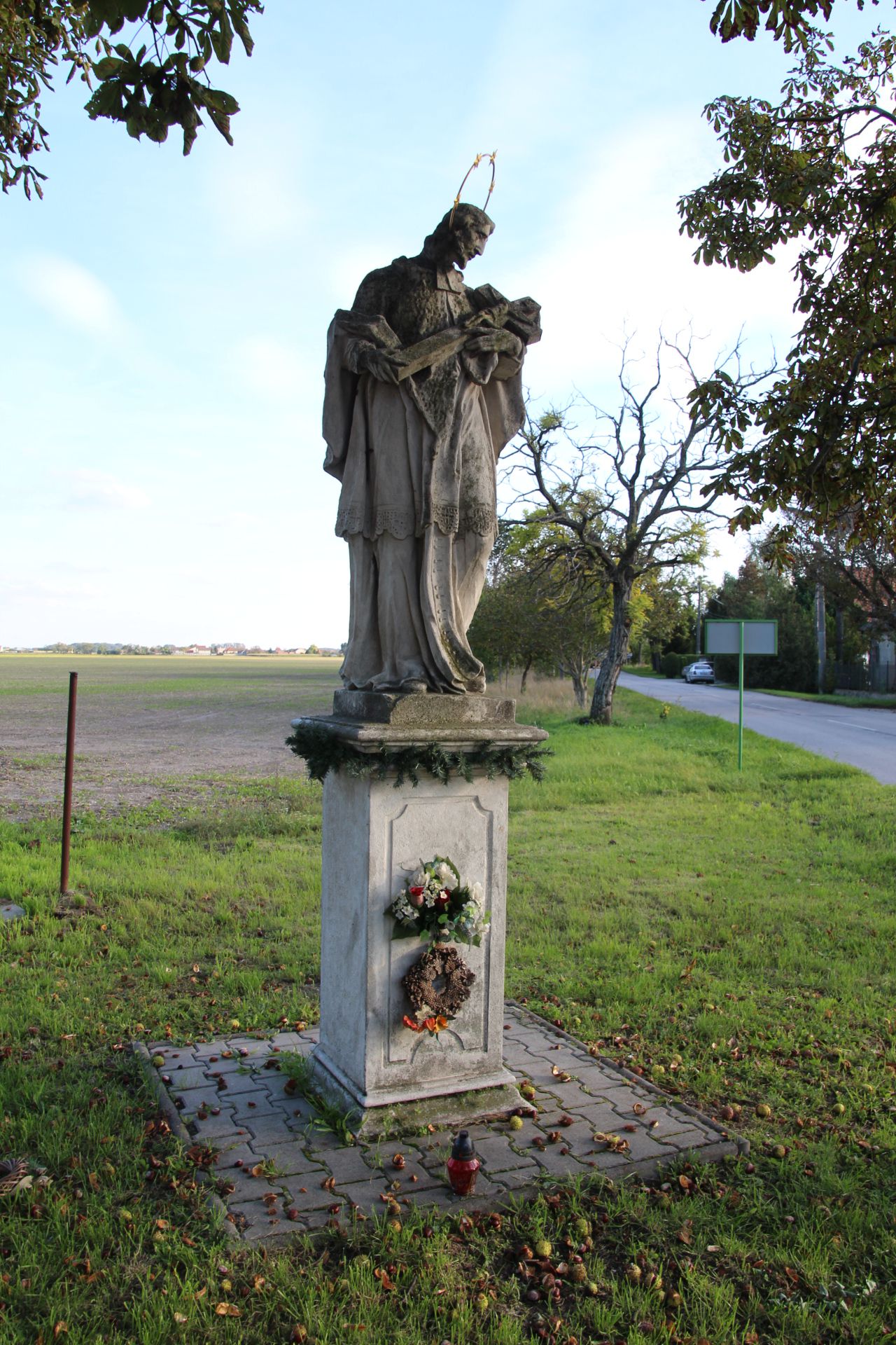 Nepomuki Szent János szobra