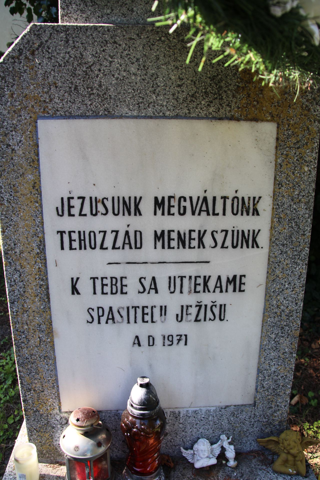 A légi temetői nagykereszt