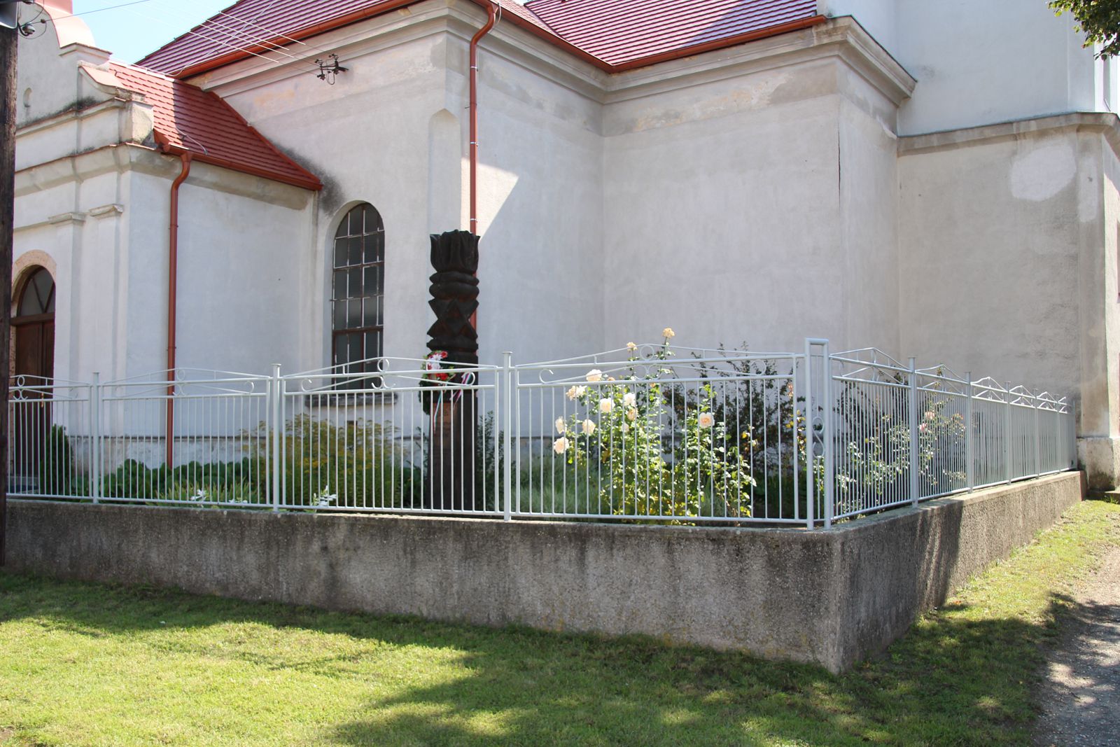 Kopjafa a kommunizmus áldozatainak emlékére