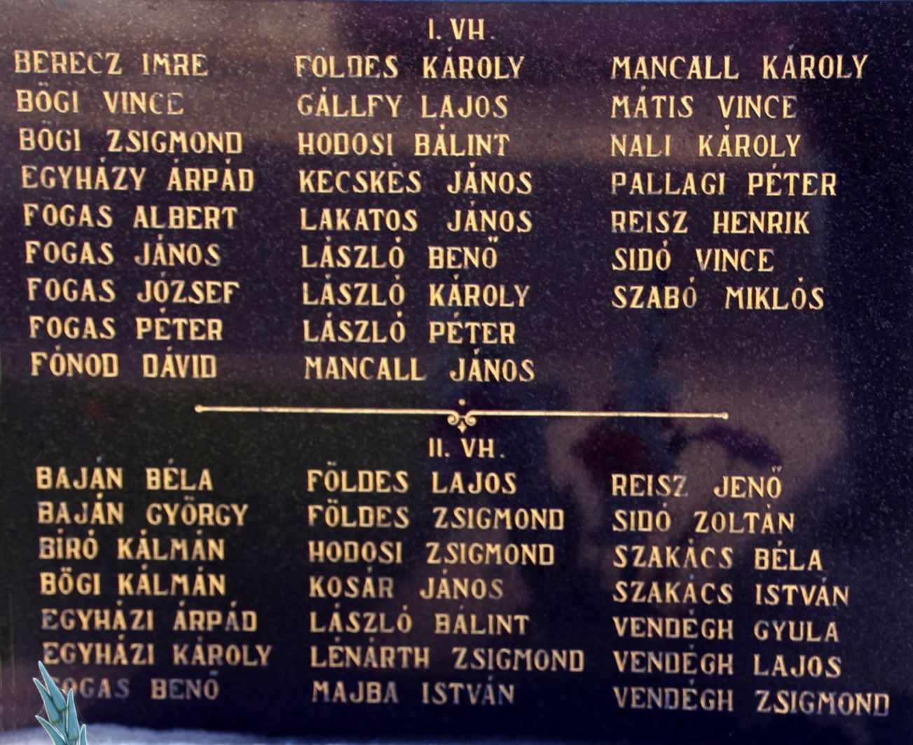 Az 1. és 2. világháború hőseinek emlékműve